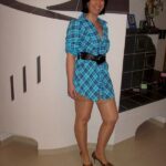Femme infidèle sexy autoritaire pour amant obéissant