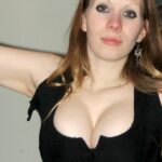 Salope sexy autoritaire pour mec qui se soumet