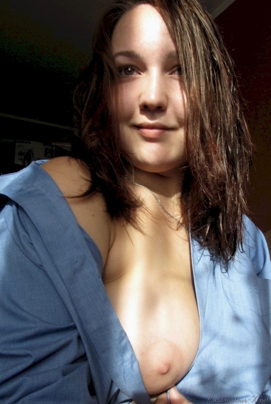 Une jeune femme coquine pour du réel
